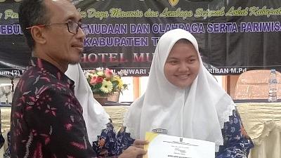 KUSDWI RATRI ILYA RAHMADANI, RAIH JUARA HARAPAN 3 LOMBA LAWATAN SEJARAH TUBAN